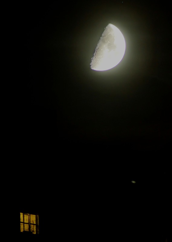 Фотографія Місяць, Сатурн, вікно / avido / photographers.ua