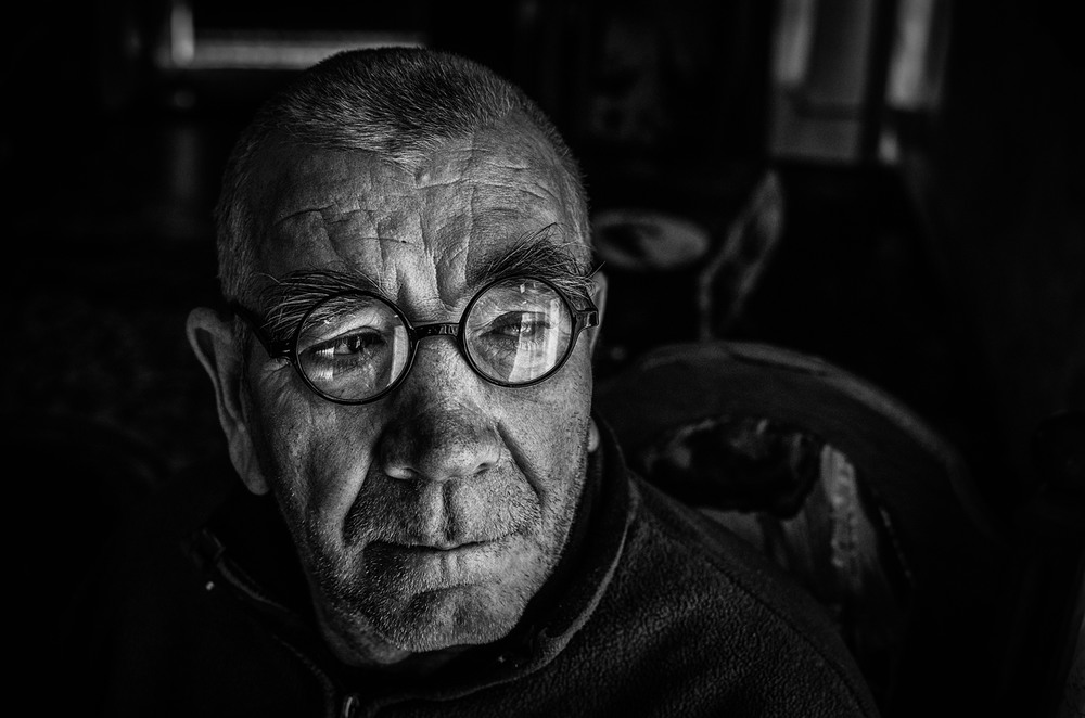Фотографія Grandpa is Watching / Віталій / photographers.ua