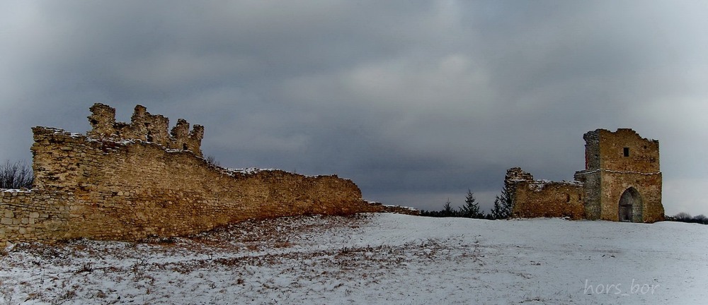 Фотографія Стіни, що бачили багато / Бор / photographers.ua