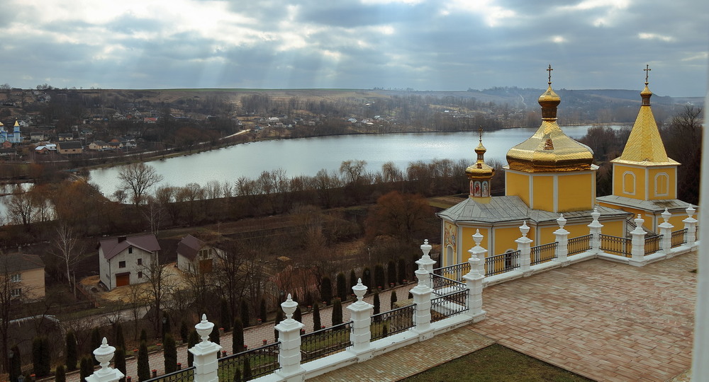 Фотографія Вид з вікна палацу Вишневецьких / Егор Степанович / photographers.ua