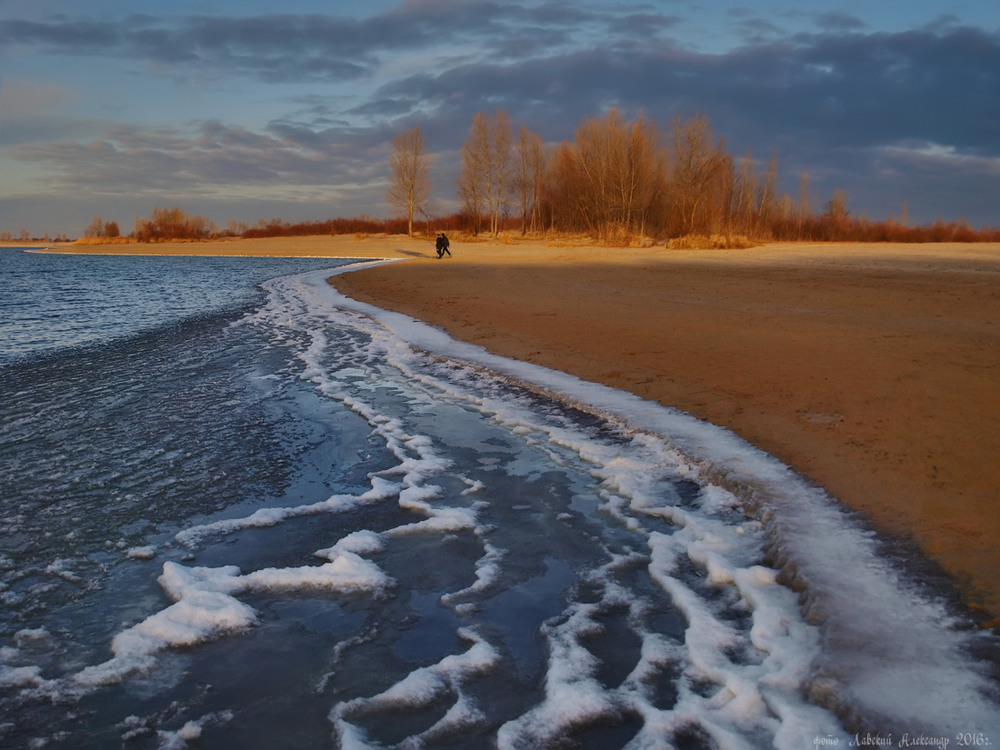 Фотографія Навпіл. Зимі - річку, осені - узбере́жжя. / Лавський Олександр / photographers.ua