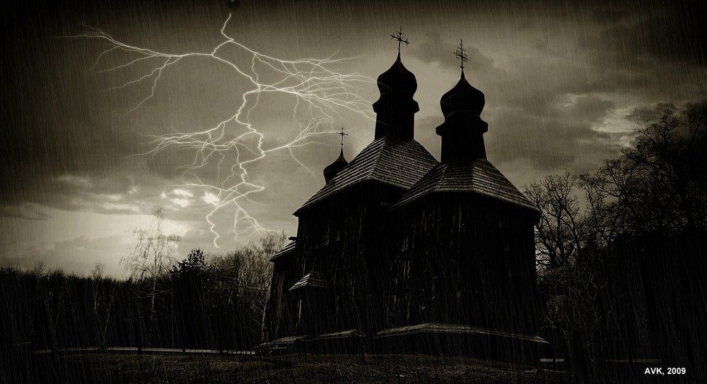 Фотографія Thunderstorm over the old temple / Arthur Kaminskiy / photographers.ua
