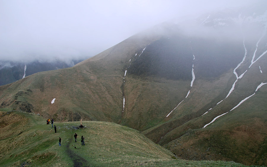 Фотографія что люди на фоне величия гор / Olga Карачевская / photographers.ua