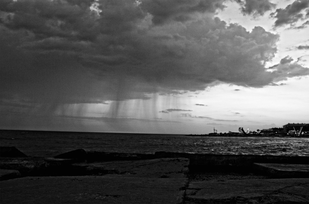 Фотографія а где то....мелкий мокрый дождь / Тимофей Заводовский / photographers.ua
