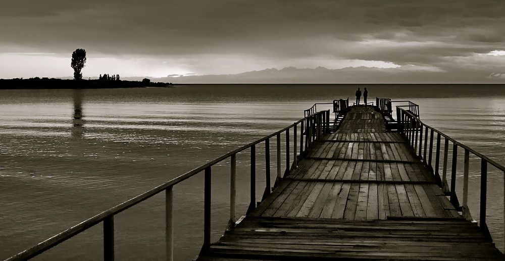 Фотографія вечерний разговор (вариант,чб) / Vitaliy Vasylevskyy / photographers.ua