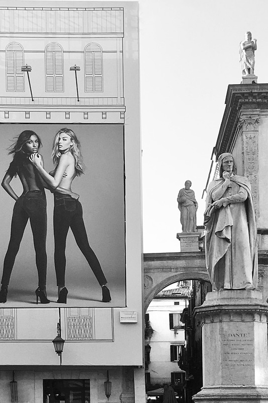 Фотографія Пямятник DANTE (справа) в Вероне, Италия / Alice Grey / photographers.ua