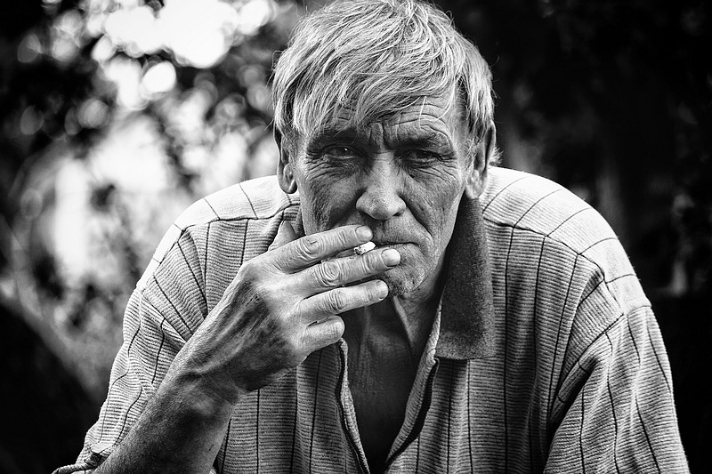 Фотографія Мужчина курящий сигарету... / Olexander Didyk / photographers.ua