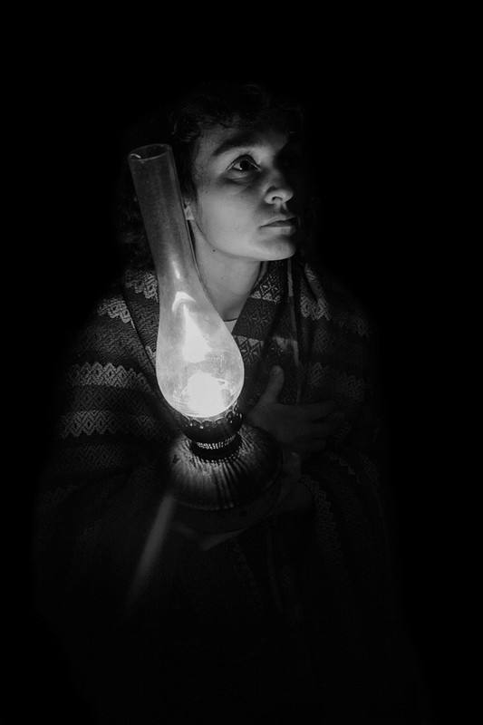 Фотографія Портрет Ольги с керосиновой  лампой в руке... / Olexander Didyk / photographers.ua