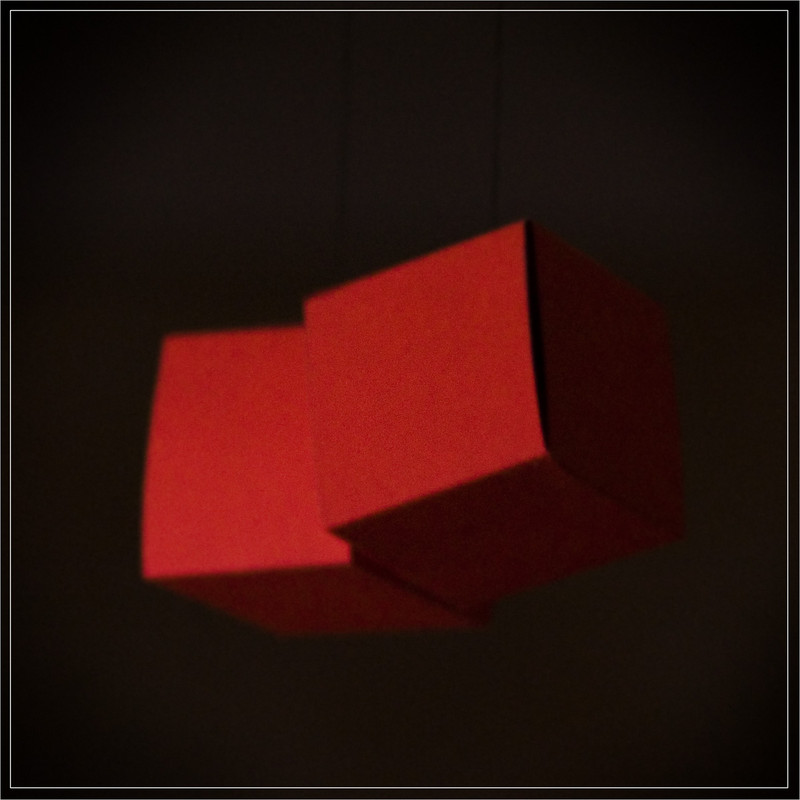 Фотографія Червоні куби (флеш-моб червоне в кадрі) / Юрій Шушкевич / photographers.ua