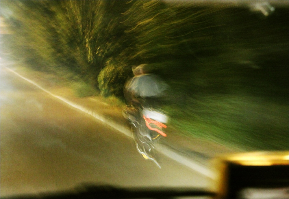Фотографія одинокий велосипедист на ночной дороге / Svetlana Korolyova / photographers.ua