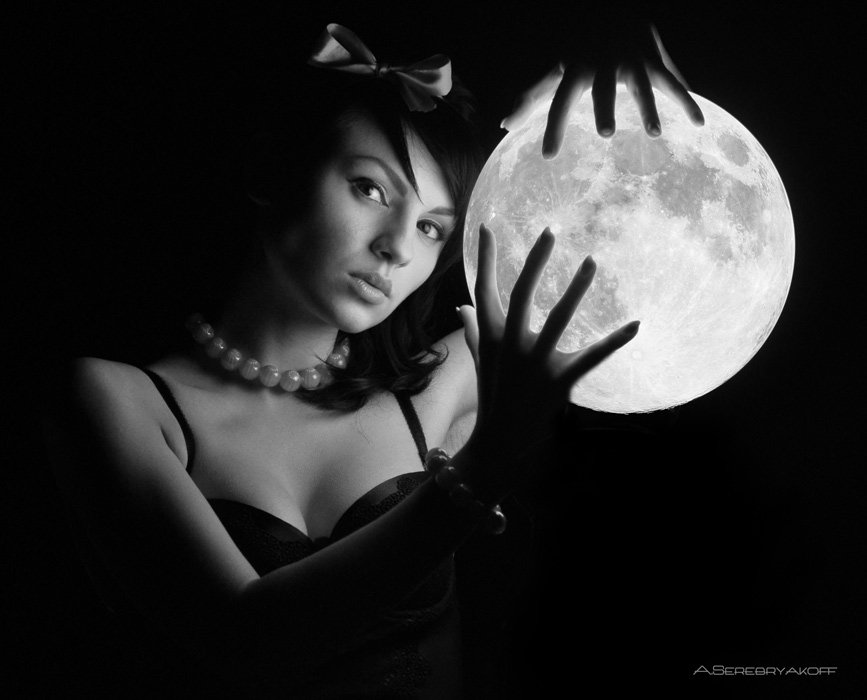Фотографія Луна в ее руках / Александр Серебряков / photographers.ua