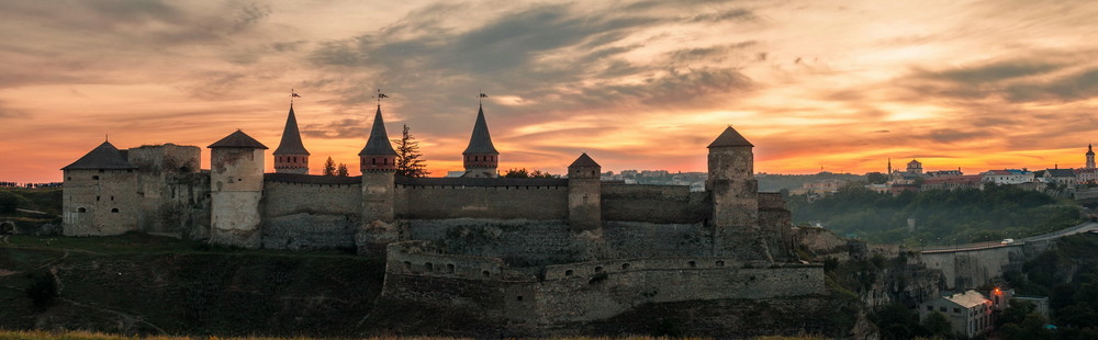 Фотографія Старый замок просыпается / Евгений Маркин / photographers.ua