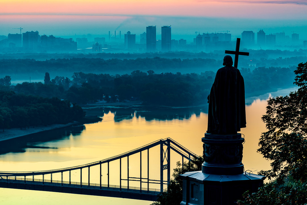 Фотографія Пешеходный мост на рассвете / Oleg Utyuzh / photographers.ua