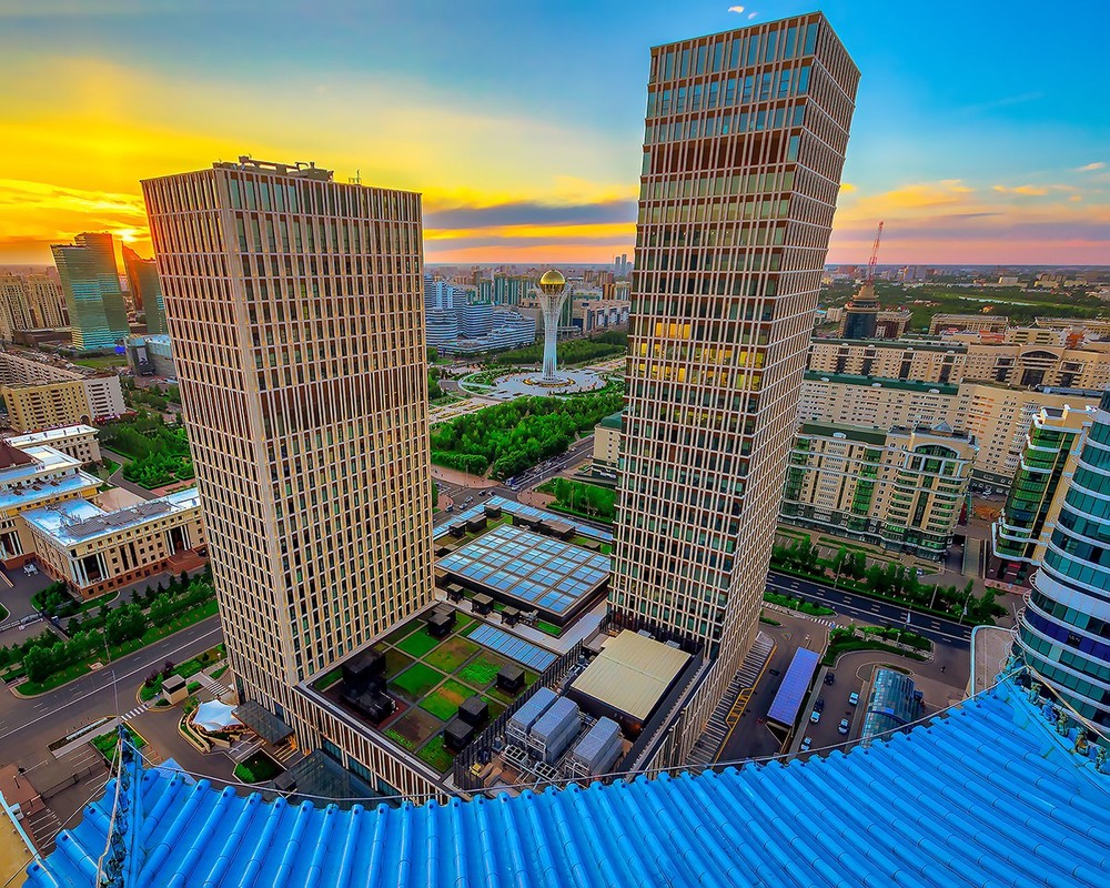 Фотографія Вид на закате с отеля Пекин Палас 25 этажа Мята sky на Talan Towers / The Ritz-Carlton Astana / Александр Филипенко / photographers.ua