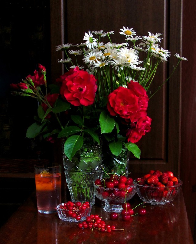 Фотографія Біло-червоний натюрморт / Роман Савоцький / photographers.ua