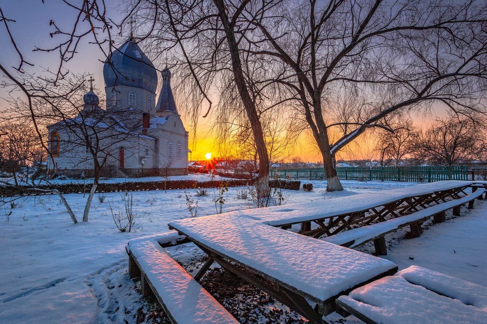 Фотографія Рожевий захід сонця, пізній вечір, тихенько падає на плечі сніг…. / Ігор Солодовніков / photographers.ua