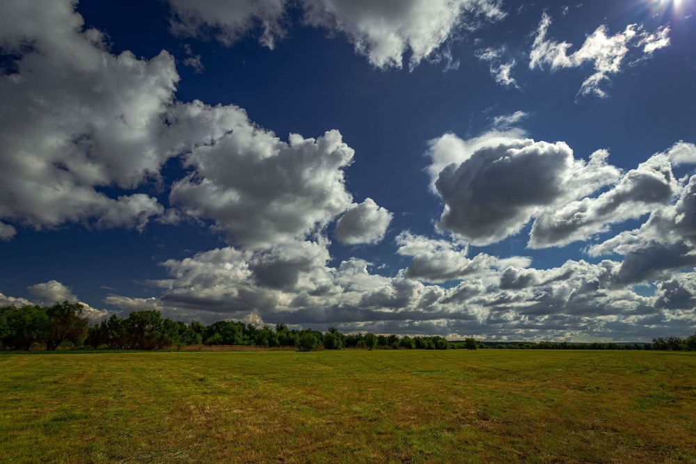 Фотографія Я люблю дивитись на хмари, як вони по небу пливуть... / Ігор Солодовніков / photographers.ua