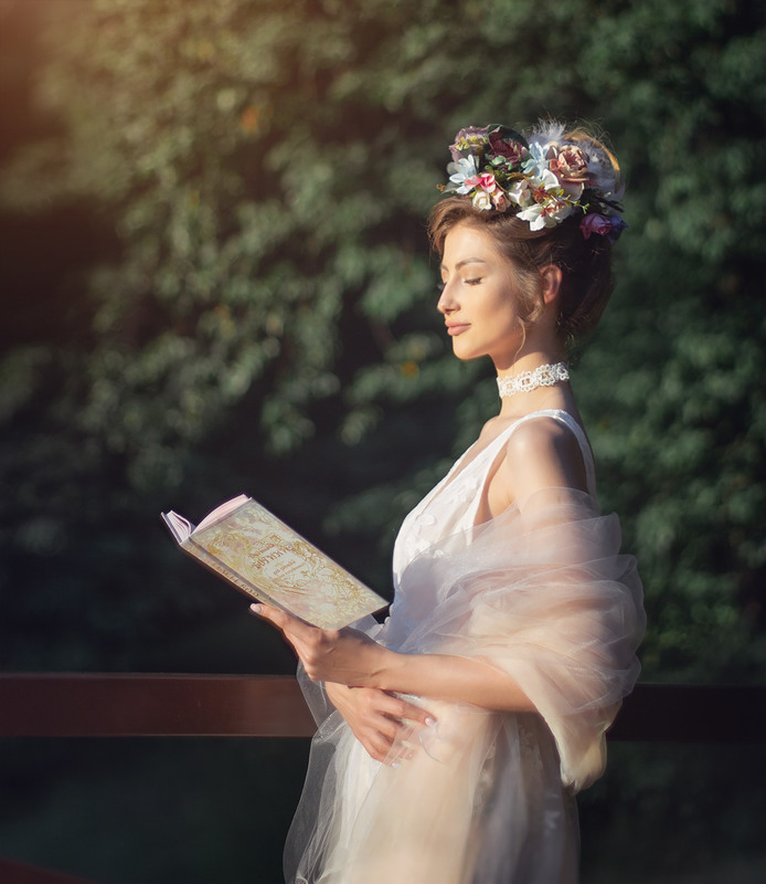 Фотографія девушка с книгой / Gulsum Mansurova / photographers.ua