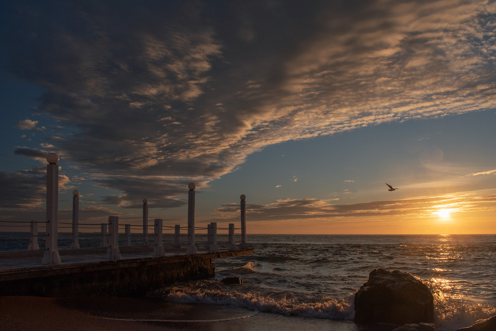Фотографія Закохалось Чорне море у небесну висоту Обвінчав рожевий обрій Цю безмежну красоту ... / Крутий Николай / photographers.ua