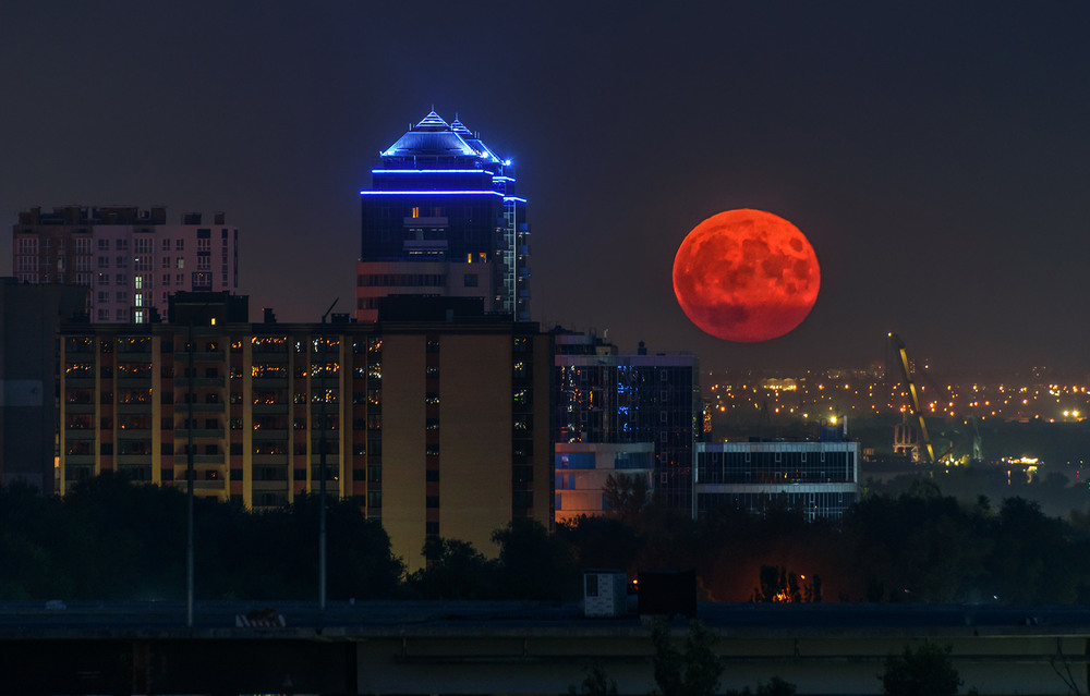 Фотографія Восход луны над ночным Запорожьем / Александр Поздняков / photographers.ua