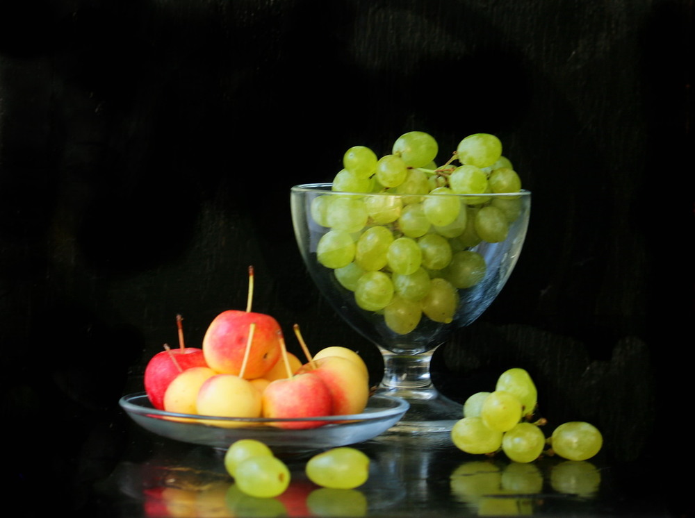 Фотографія С виноградом и райскими яблочками / Lyudmila Dhzur / photographers.ua