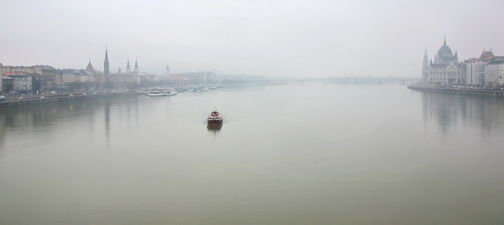 Фотографія По Дунаю  тихо кораблик плывет... / Andrey Bragin / photographers.ua