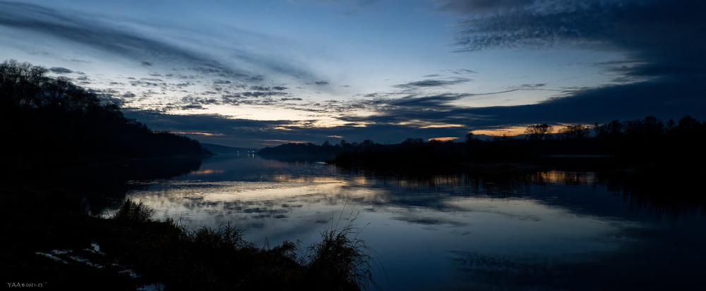 Фотографія Дорога видри на нічній річці (Lutra lutra) / AlexPP / photographers.ua