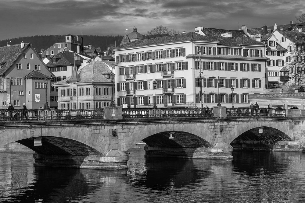 Фотографія Reflections of History | Münsterbrücke over the Limmat / Sergiy Tkachenko / photographers.ua