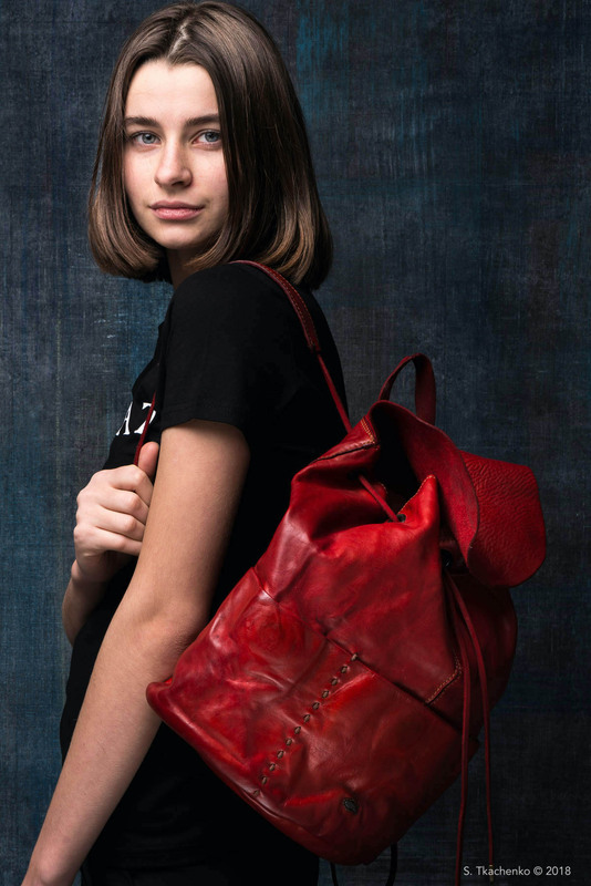 Фотографія Portrait with a Red Leather Backpack / Sergiy Tkachenko / photographers.ua