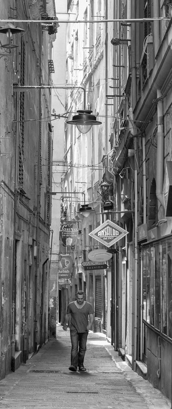 Фотографія Walk / Vertical panorama in a narrow lane / Sergiy Tkachenko / photographers.ua