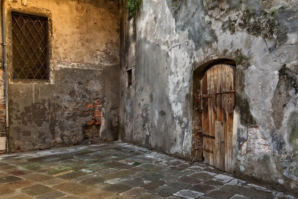 Фотографія A Silent Doorway to the Venetian Past / Sergiy Tkachenko / photographers.ua