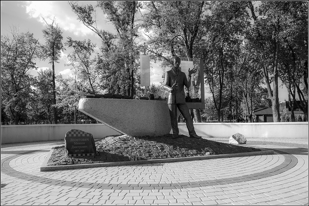 Фотографія Пам'ятник Міколі Леонтовичу / Олександр Житник / photographers.ua