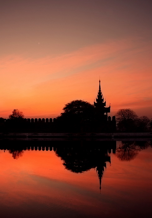 Фотографія Королевский дворец в Мандалае (Бирма) в лучах заката... / Лариса Дмитриева / photographers.ua