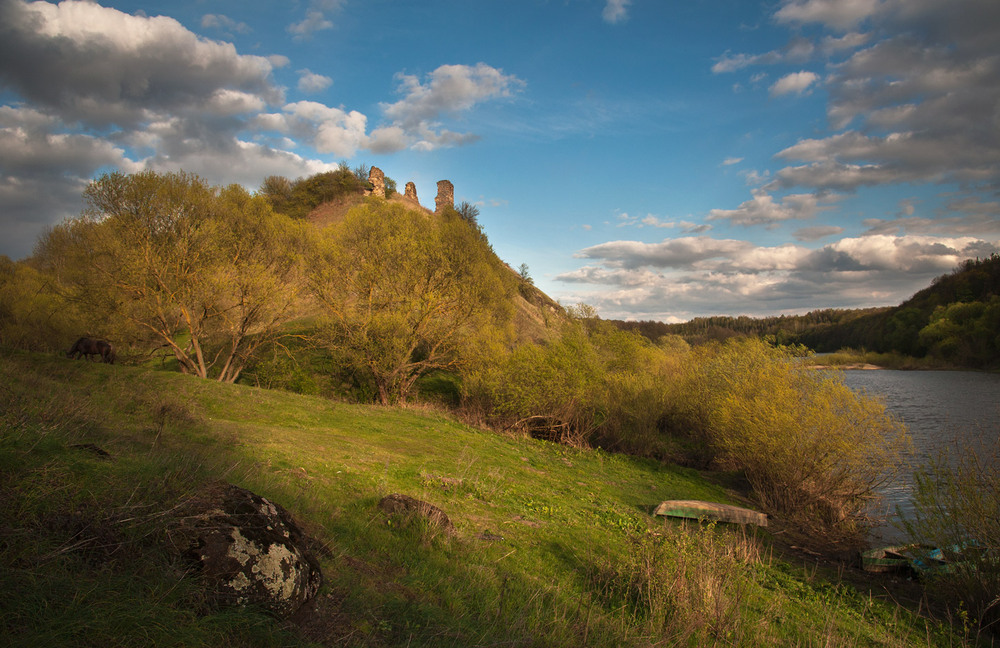 Фотографія вид на руїни Губківського замку.. / Володимир Карчевський / photographers.ua