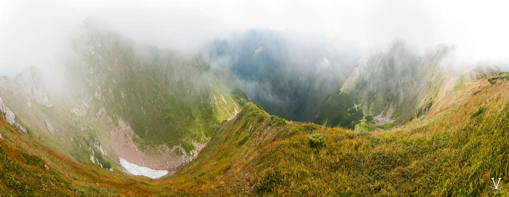 Фотографія Вийшов йожик із туману під вершинов Попівану / Вітергір / photographers.ua
