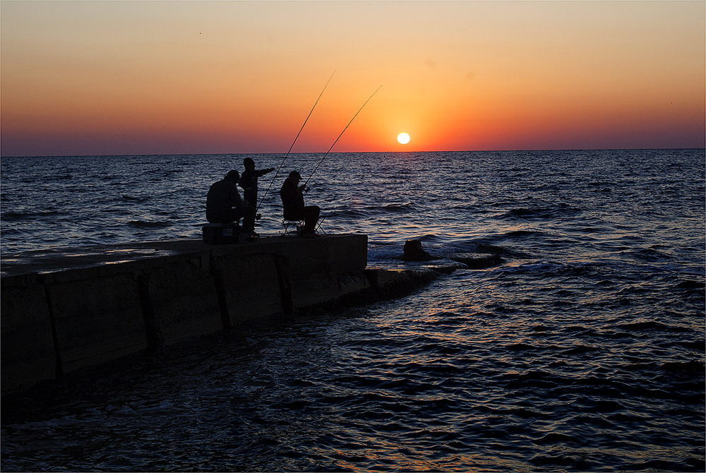 Фотографія Світанок в Одесі, який зустріли "між кулеметом та піаніно"(с) - буквально, між двома тривогами / ГЕДА ТЕТЯНА / photographers.ua